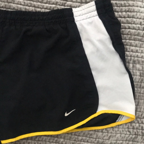 Nike Running Shorts - Picture 2 of 5